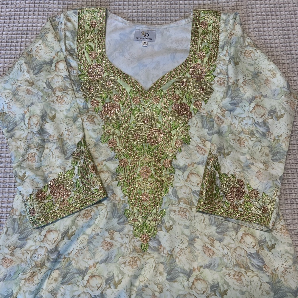 Dubai Floral Embroidered Makhwar